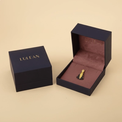 PINGENTE NSRA APARECIDA MINI EM OURO 18K COM SAFIRAS 0,048CT